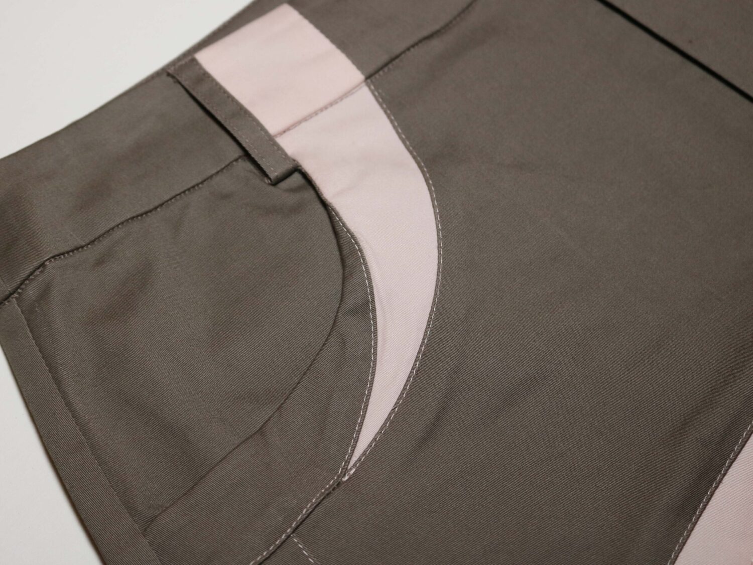 _MG_0438 Crescent Pants Grey/Pink