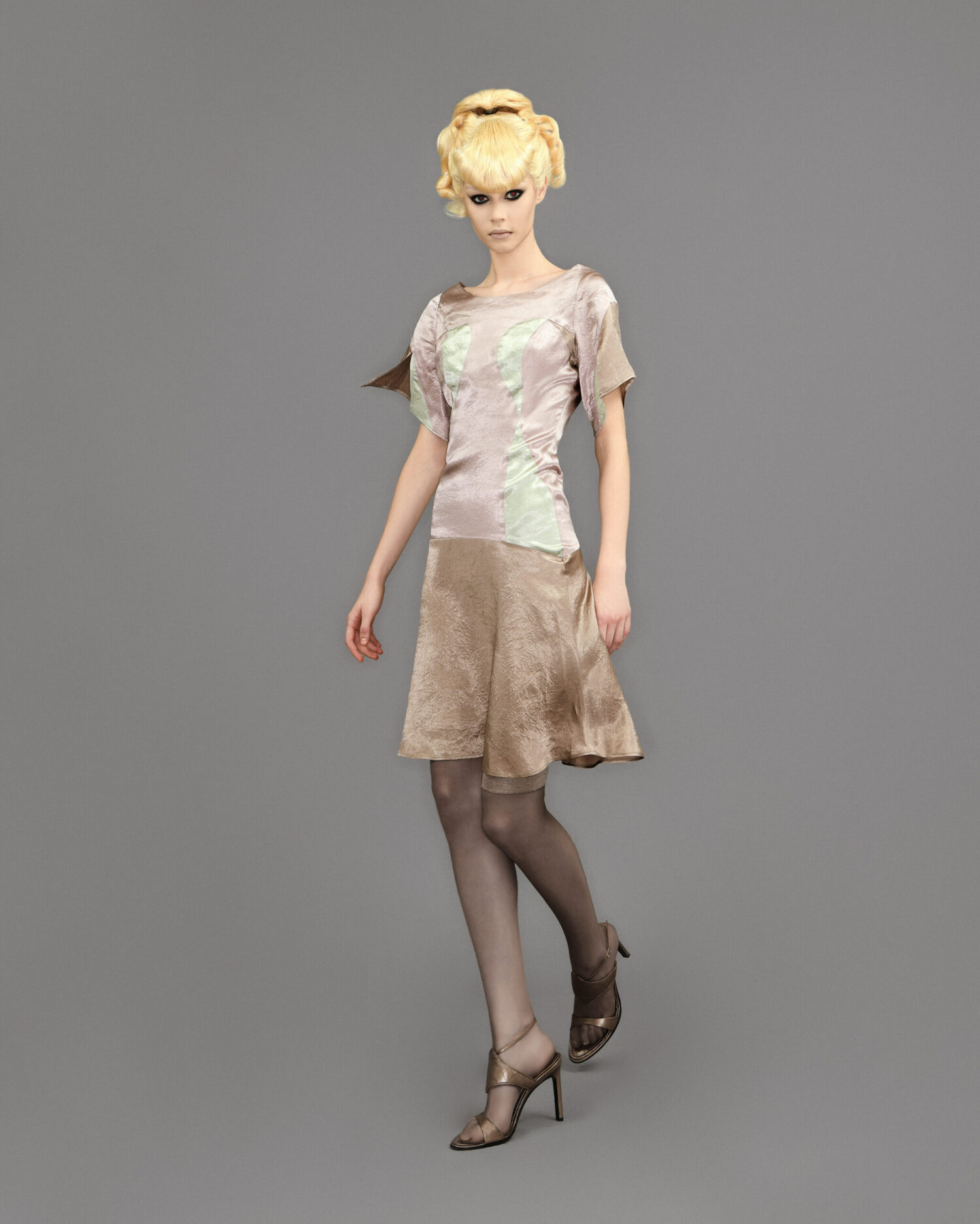 look3.2 Low Waisted Panel Dress/Champagne Pink
