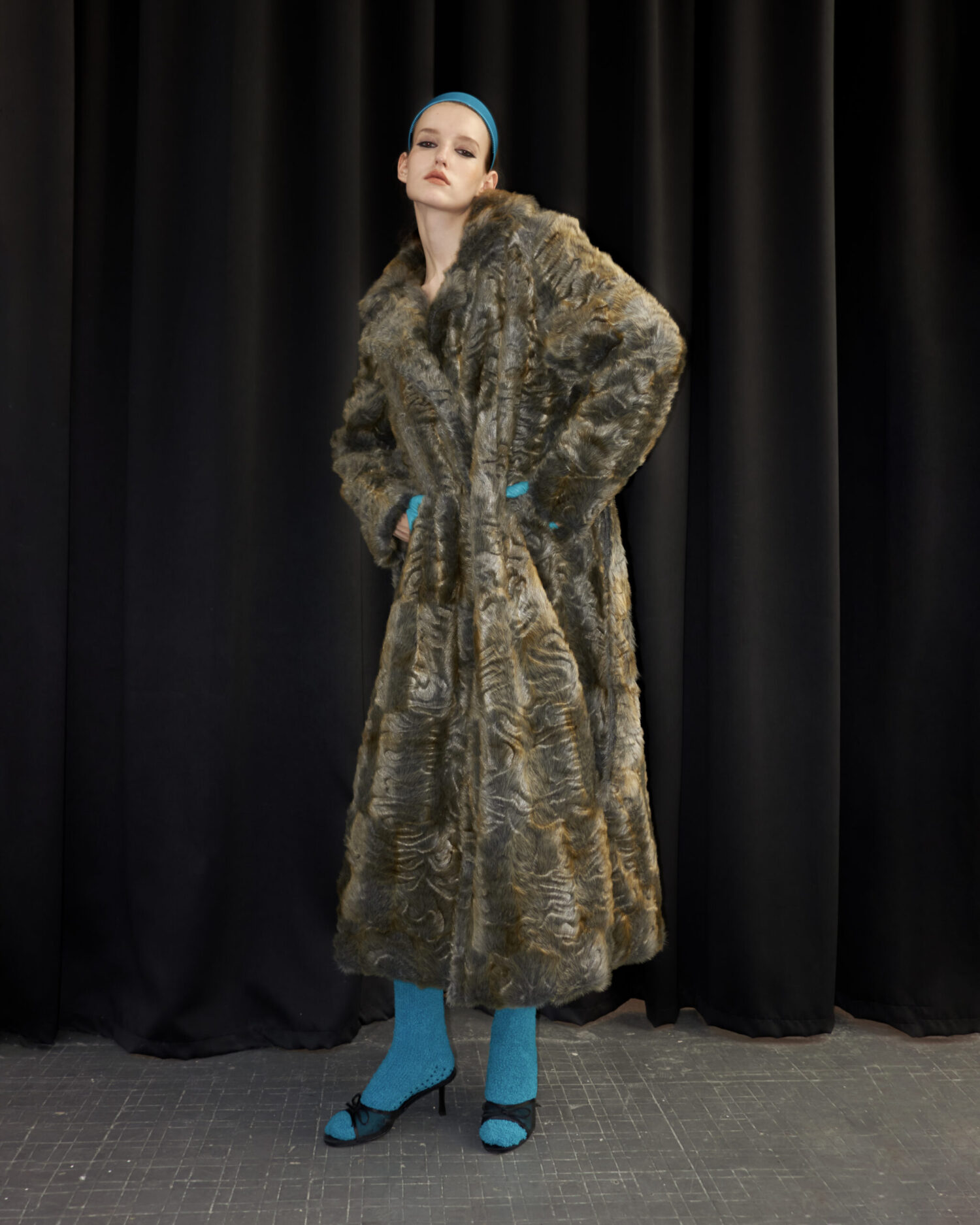 look13-4 Frostveil Coat (Mosslin)