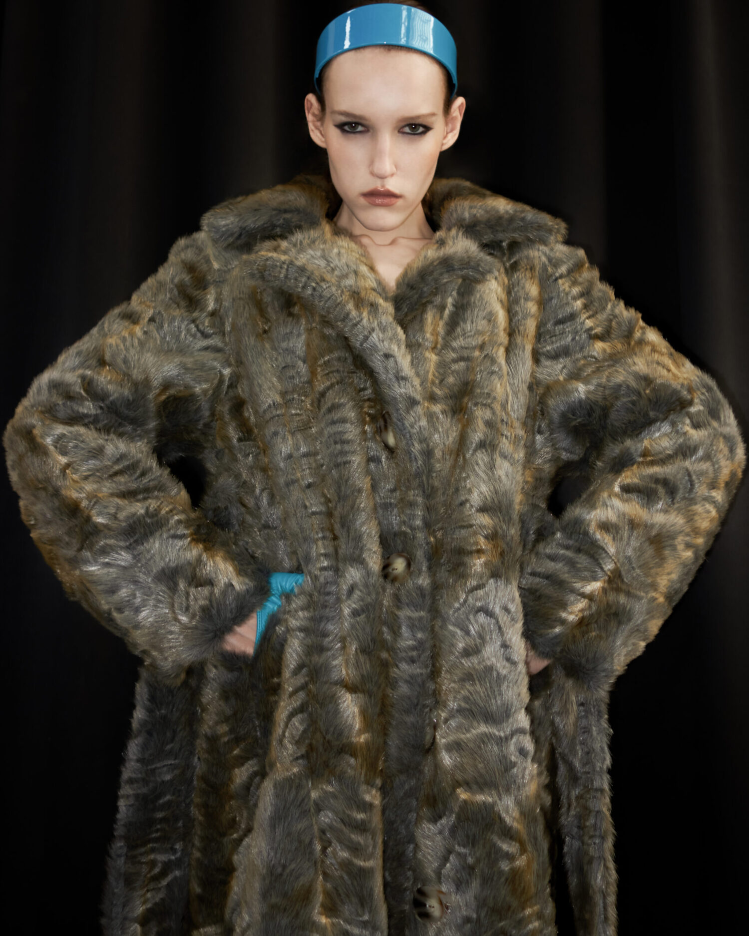 look13-5 Frostveil Coat (Mosslin)