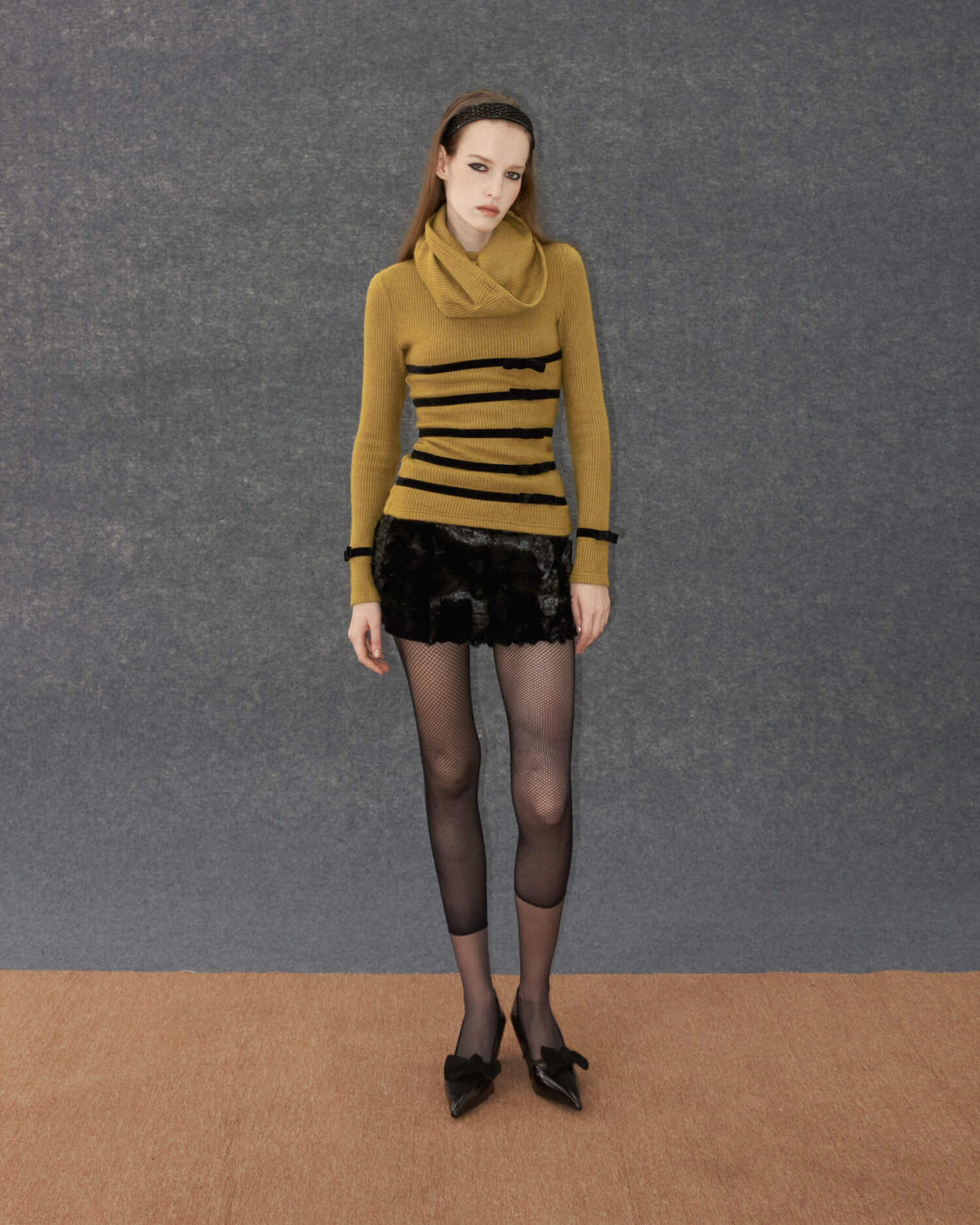 look3-2 Zora Velvet Bowtie Top (Ginger)