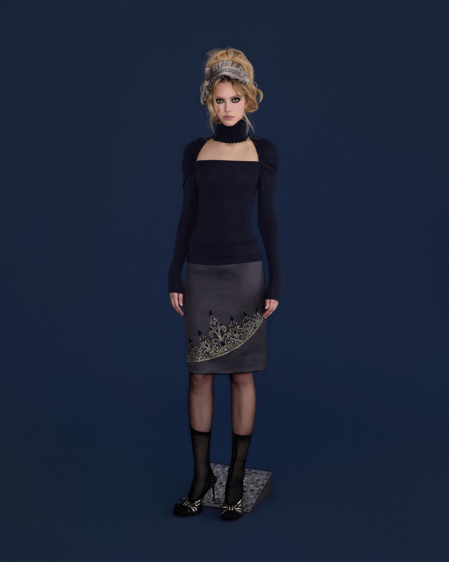 Aure Crown Skirt (black)